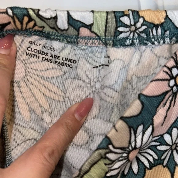 HOLLISTER GILLY HICKS- WOMENS GREEN & PINK FLORAL SLEEPWEAR SHORTS SIZE LARGE - Picture 3 of 8